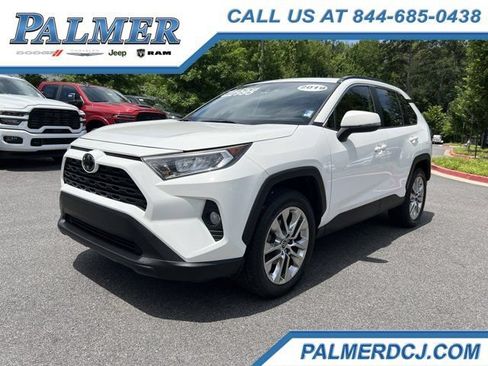 Used 2019 Toyota RAV4 XLE Premium FWD image 1