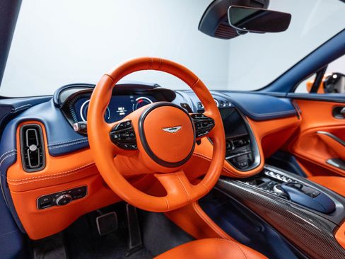 Used 2021 Aston Martin DBX AWD/4WD image 9