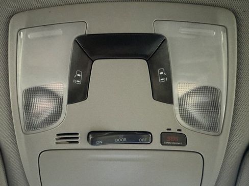 Used 2018 Toyota Sienna LE w/ Carpet Mat Package image 22