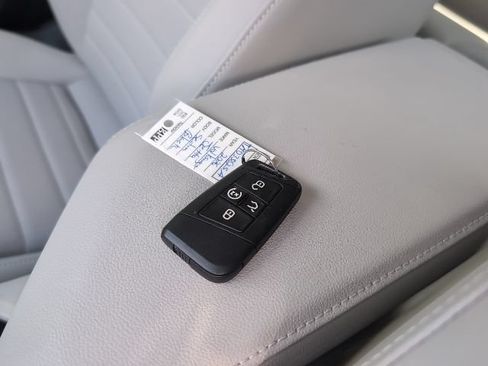 Used 2024 Volkswagen Jetta SE FWD image 26