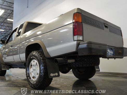 Used 1989 Nissan Pickup 4x4 King Cab V6 image 26