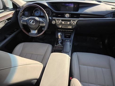 Used 2017 Lexus ES 350 w/ Luxury Package FWD image 30