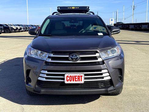 Used 2019 Toyota Highlander LE image 3