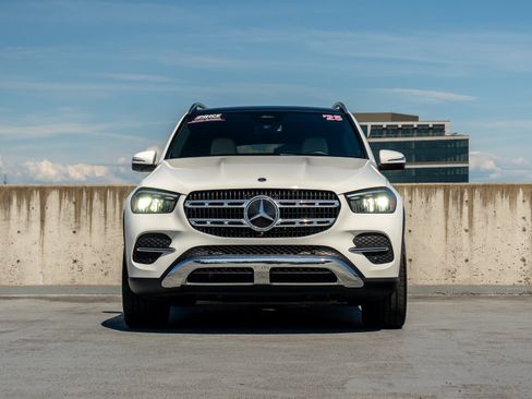 Certified 2025 Mercedes-Benz GLE 450e 4MATIC w/ Winter Package image 2
