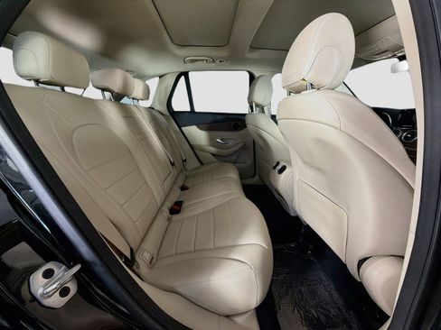 Used 2022 Mercedes-Benz GLC 300 image 27