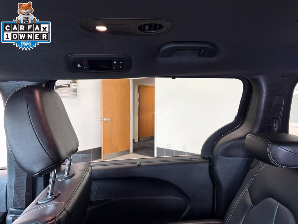 Used 2025 Chrysler Pacifica Select FWD image 13