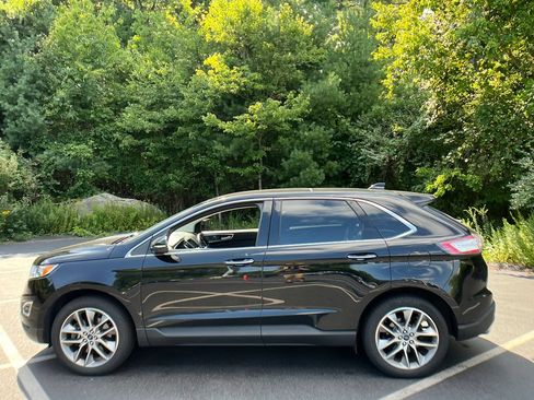 Used 2018 Ford Edge Titanium AWD/4WD image 2