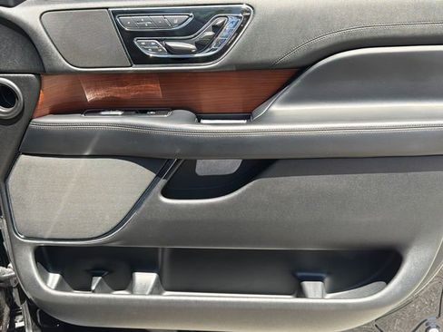 Used 2019 Lincoln Navigator Select w/ Cargo Package RWD image 16