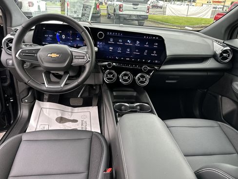 Used 2024 Chevrolet Blazer EV LT image 11