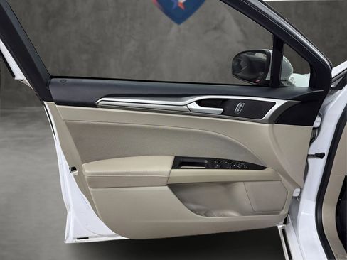 Used 2020 Ford Fusion SE image 38