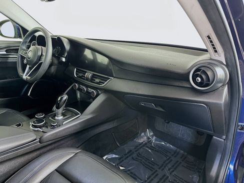 Used 2018 Alfa Romeo Giulia AWD image 27