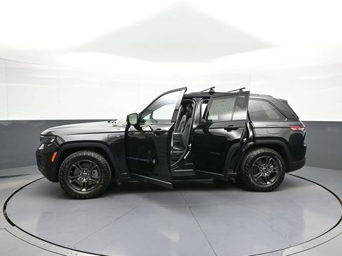 Used 2024 Jeep Grand Cherokee Trailhawk image 44