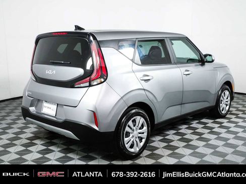 Used 2025 Kia Soul LX FWD image 3