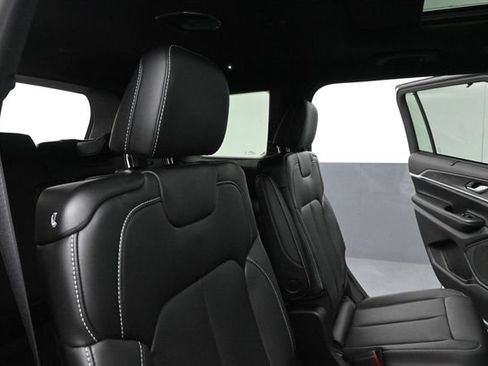 Used 2025 Jeep Grand Cherokee L Limited w/ Luxury Tech Group II AWD/4WD image 26