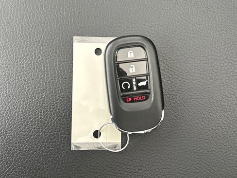 Used 2024 Honda Pilot Touring image 23