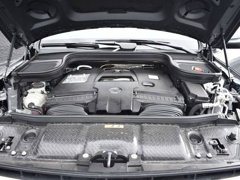 Used 2025 Mercedes-Benz GLS 580 4MATIC image 11