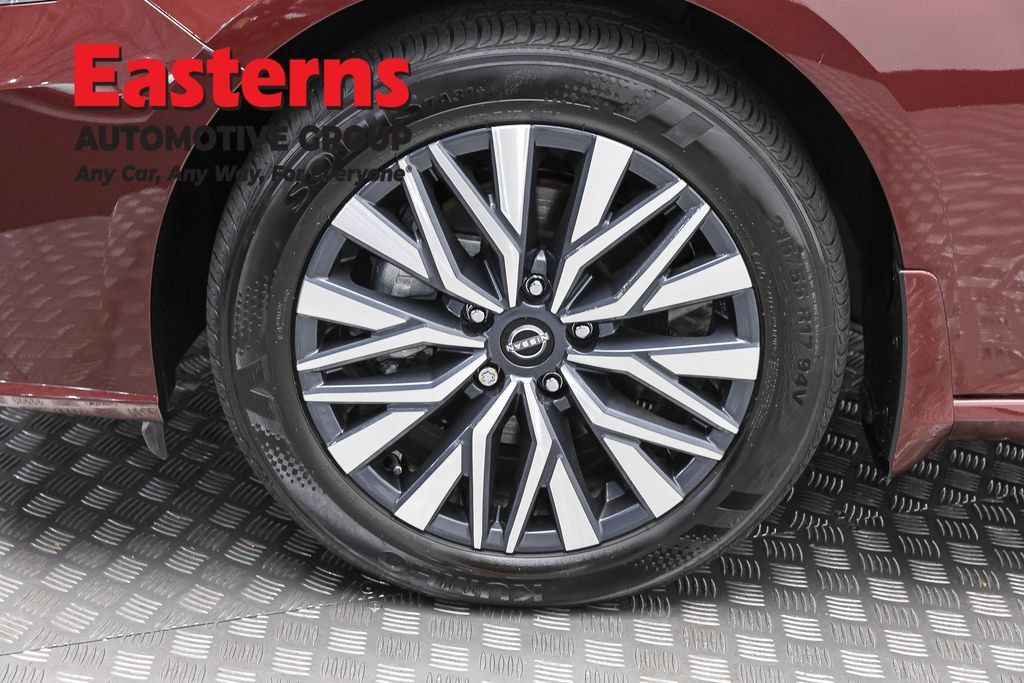Used 2024 Nissan Altima 2.5 SV w/ SV Premium Package AWD/4WD image 32