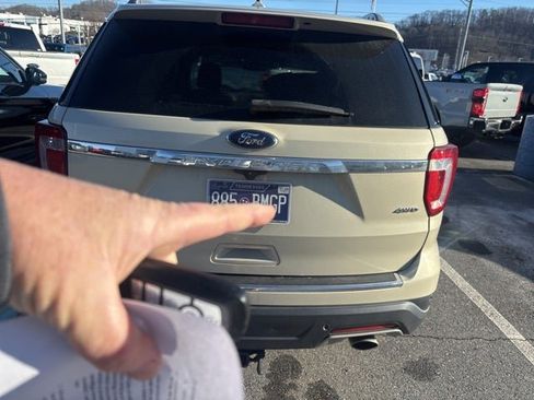 Used 2018 Ford Explorer XLT w/ Equipment Group 202A image 8