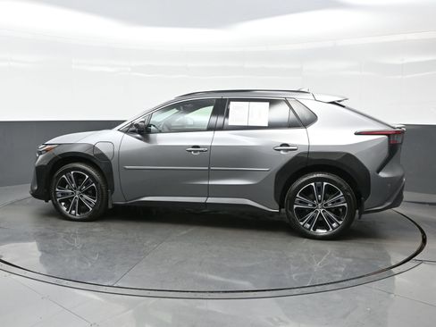 Used 2024 Toyota bZ4X Limited image 3