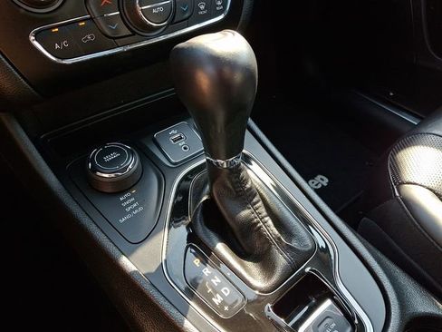 Used 2019 Jeep Cherokee Limited image 15