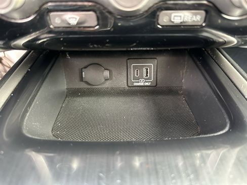 Used 2019 Nissan Pathfinder SV image 52