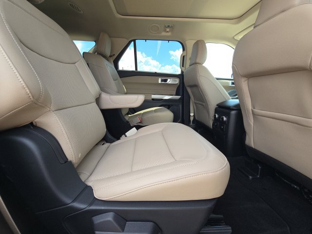 Certified 2023 Ford Explorer Limited w/ Limited Technology Package RWD image 18