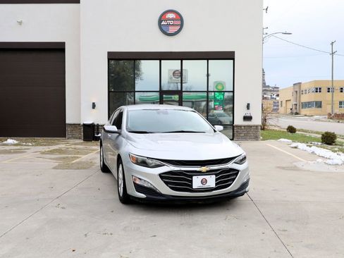 Used 2019 Chevrolet Malibu LT w/ Driver Confidence Package II image 1