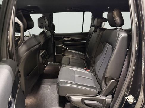 Used 2024 Jeep Wagoneer Series II w/ Flexible Seating Group image 14