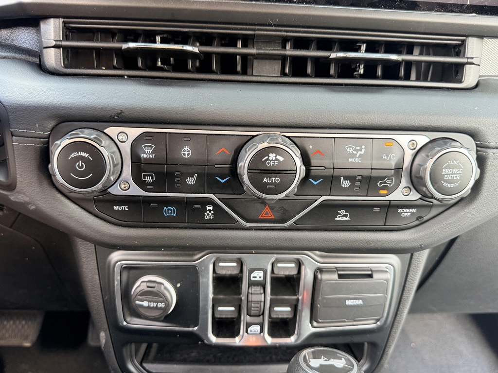 Used 2023 Chevrolet Silverado 1500 RST w/ Protection Package AWD/4WD image 22