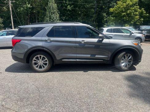 Used 2021 Ford Explorer XLT w/ Equipment Group 202A AWD/4WD image 6