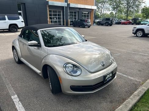 Used 2016 Volkswagen Beetle 1.8T S FWD image 3