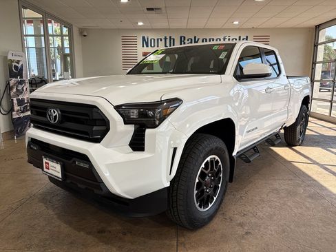 Certified 2025 Toyota Tacoma SR5 AWD/4WD image 6