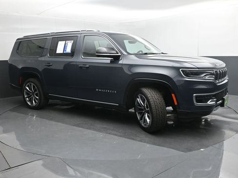 Used 2023 Jeep Wagoneer L Series III w/ Premium Group I AWD/4WD image 7