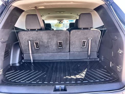 Used 2021 Chevrolet Traverse LT image 20