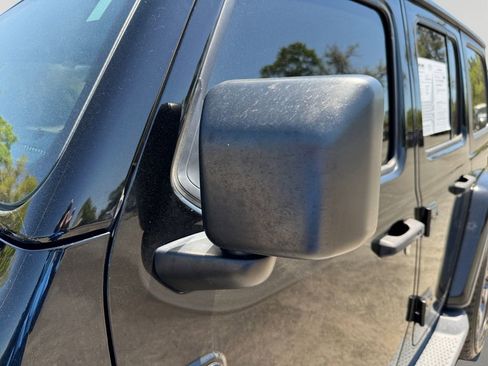 Used 2018 Jeep Wrangler Unlimited Sahara image 11