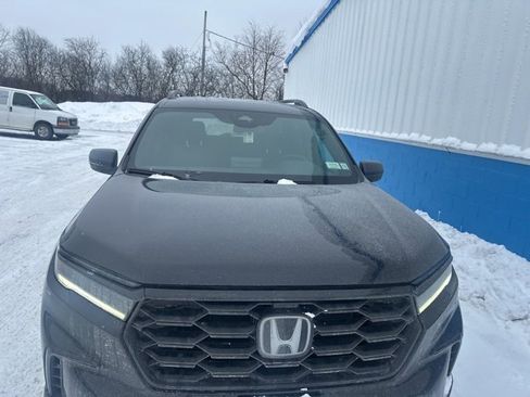 Used 2023 Honda Pilot Sport image 3
