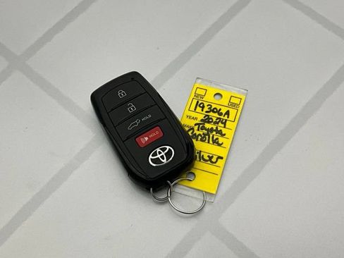 Used 2024 Toyota Corolla Cross XLE w/ Convenience Package FWD image 32