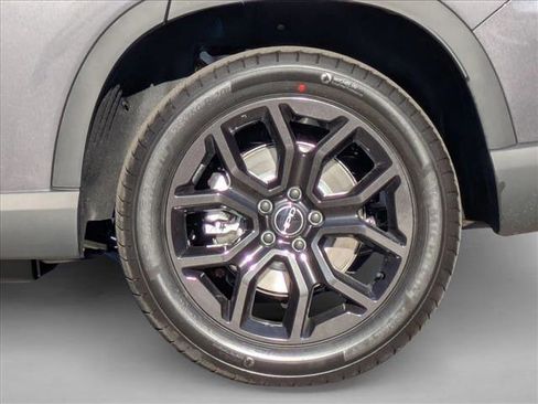 New 2025 Honda Pilot Touring image 10