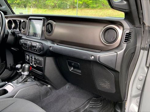 Used 2020 Jeep Gladiator Sport w/ Quick Order Package 24S AWD/4WD image 15