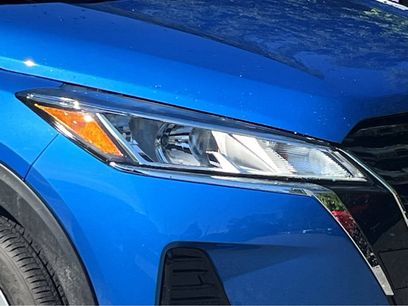 New 2025 Nissan Kicks Play S