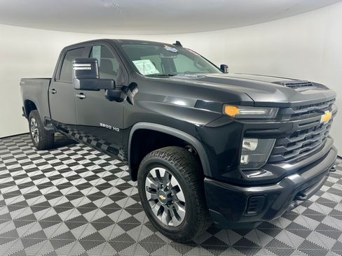 Used 2024 Chevrolet Silverado 2500 Custom w/ Custom Value Package AWD/4WD image 8