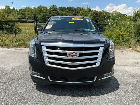 Used 2019 Cadillac Escalade Premium Luxury AWD/4WD image 2