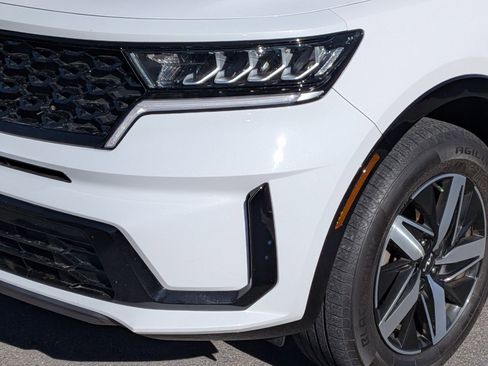 Used 2023 Kia Sorento S w/ Panoramic Sunroof Package image 9