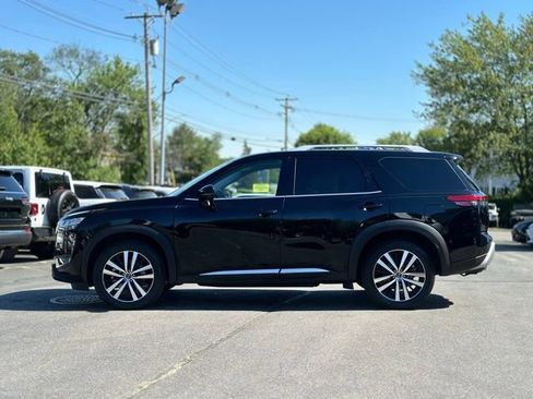 Used 2024 Nissan Pathfinder Platinum AWD/4WD image 4