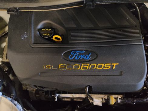 Used 2019 Ford Escape SE image 30