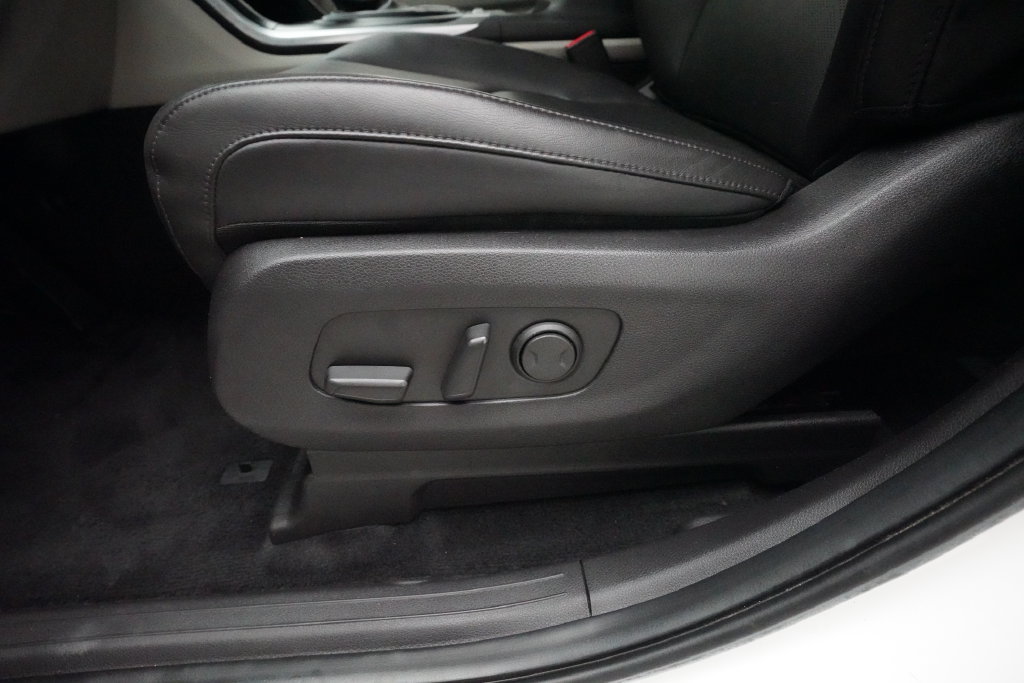 Used 2024 Kia Carnival LX FWD image 28