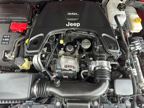 Used 2018 Jeep Wrangler Unlimited Sahara image 19