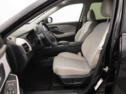 Used 2023 Nissan Rogue SV image 10