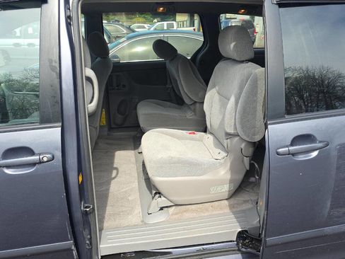Used 2008 Toyota Sienna CE image 9