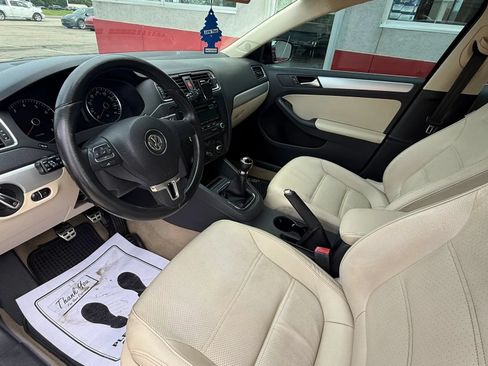Used 2013 Volkswagen Jetta SE FWD image 9